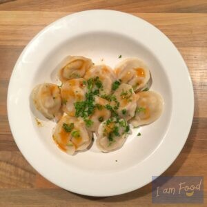 Foto van bord met Pelmeni gerecht-Dumplings met gehakt
